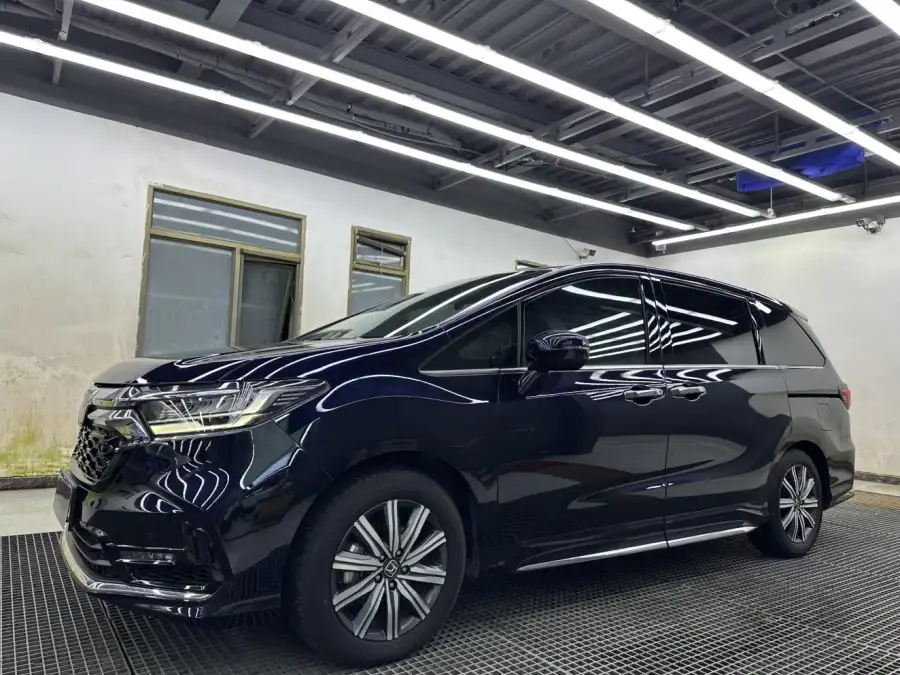 Honda Odyssey 2.0L · 4 места