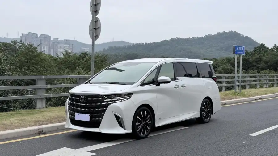 Toyota Alphard 2.5L 4WD Premium