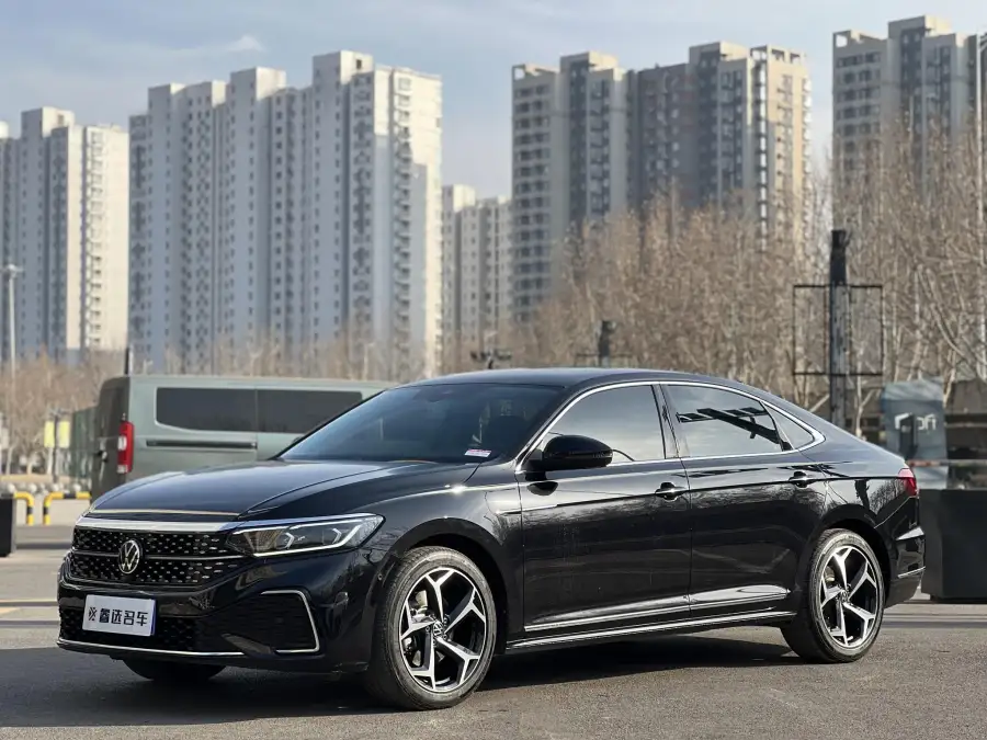 Volkswagen Passat 330TSI Luxury