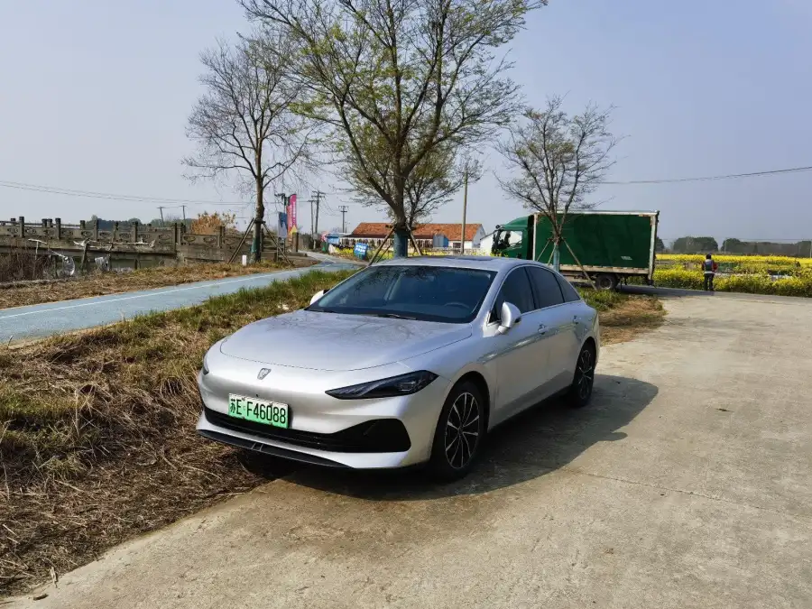 Roewe D7 DMH 125