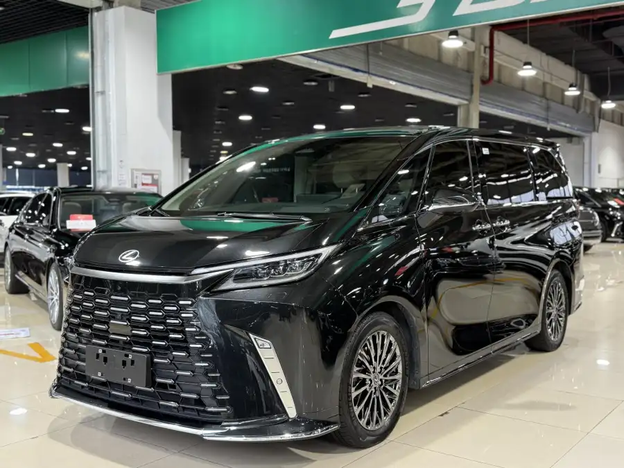 Lexus LM 500h DIRECT4 6 мест
