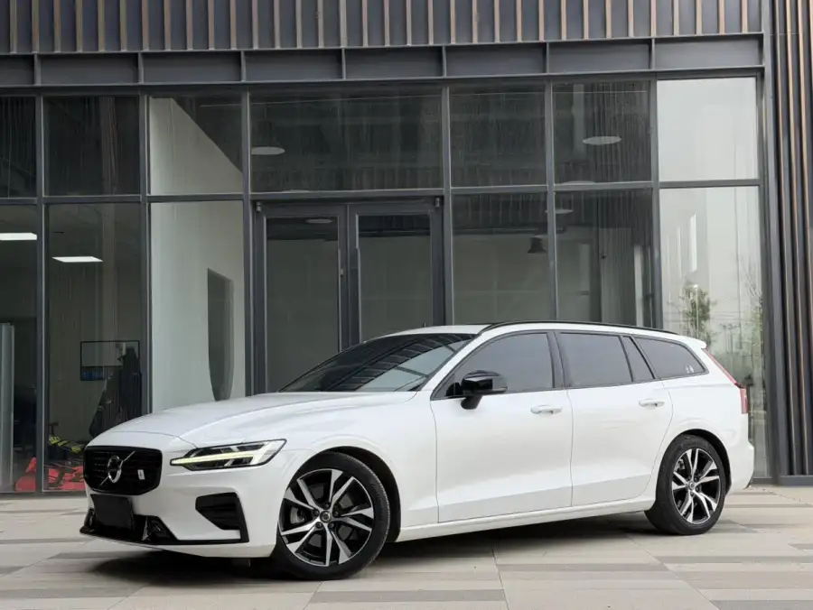 Volvo V60 B5 Sport