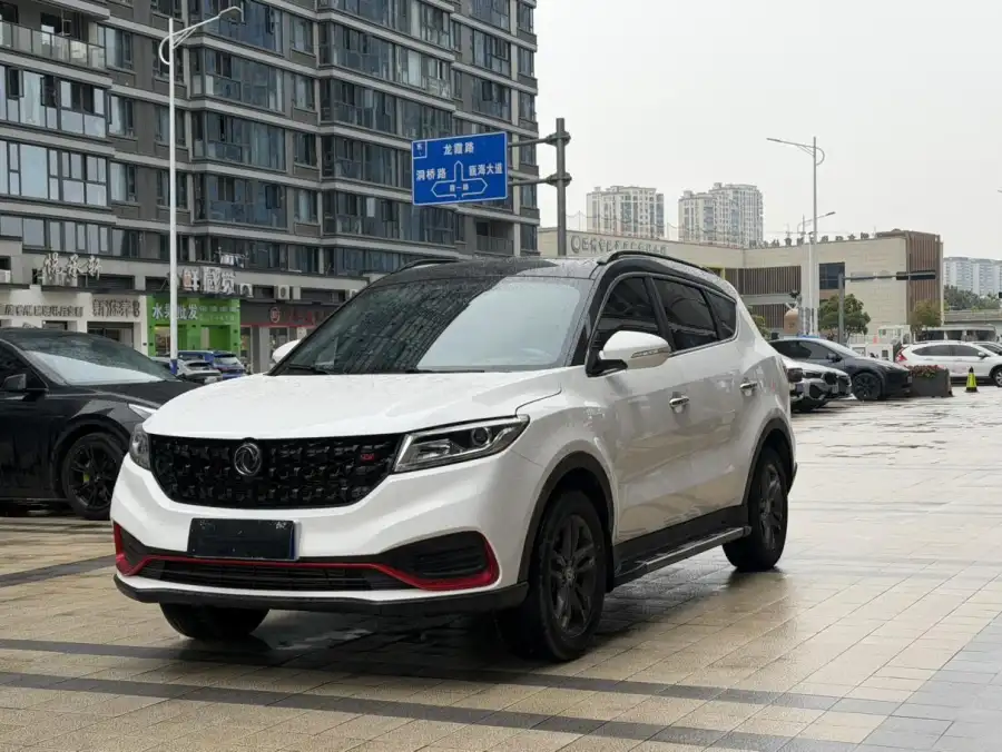 Dongfeng Fengon 580 ★ 1.5T Luxury