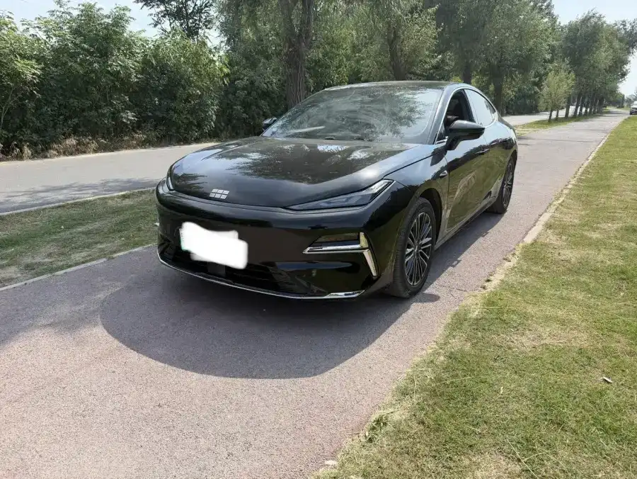 Geely Galaxy Starshine 8 PHEV 130km EM-i