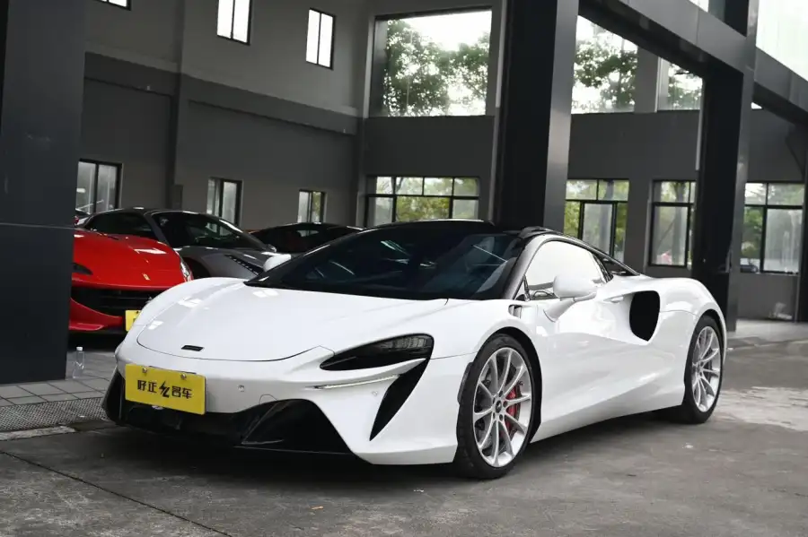 McLaren Artura 3.0T PHEV Standard