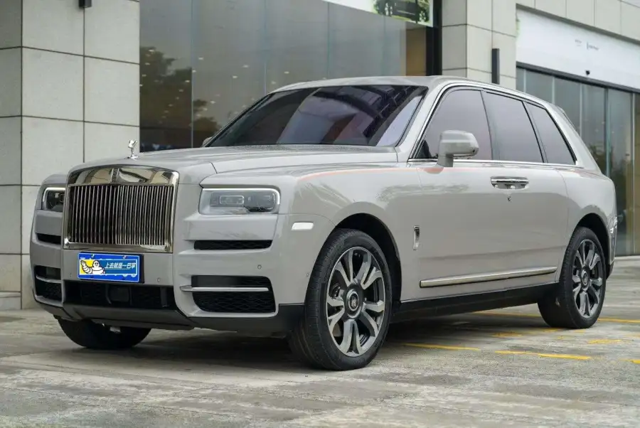 Rolls-Royce Cullinan 4 места