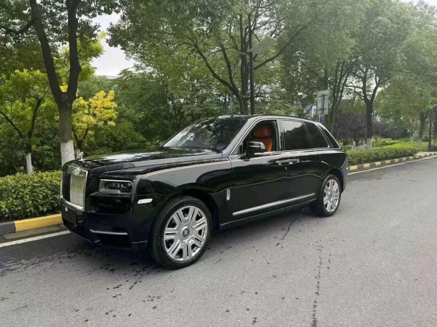 Rolls-Royce Cullinan 5 мест