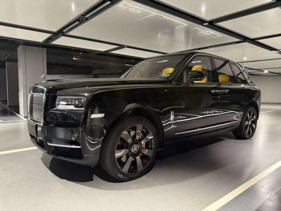 Rolls-Royce Cullinan 4 места