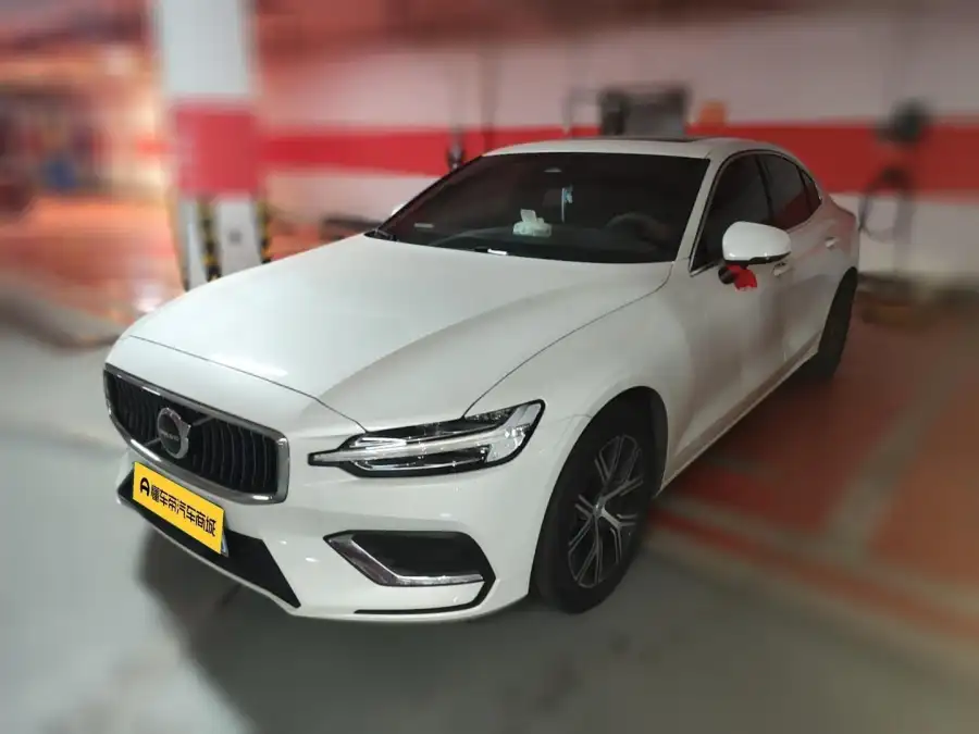 Volvo S60 B4 Luxury