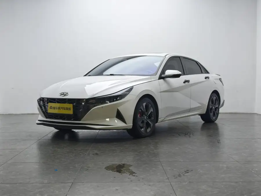 Hyundai Elantra 240TGDi DCT LUX Premium
