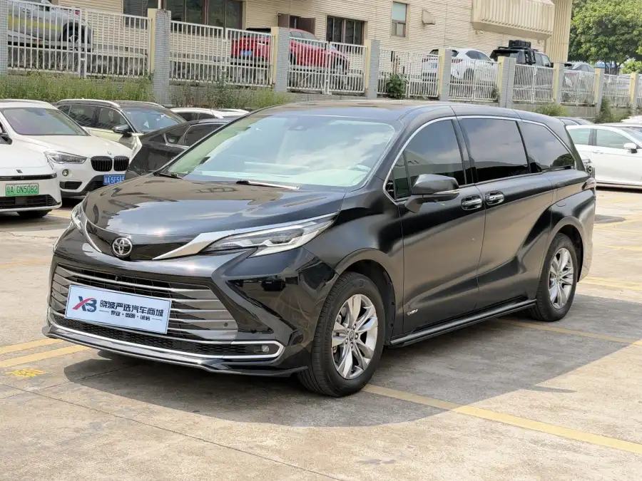 Toyota Sienna 2.5L 4WD Luxury