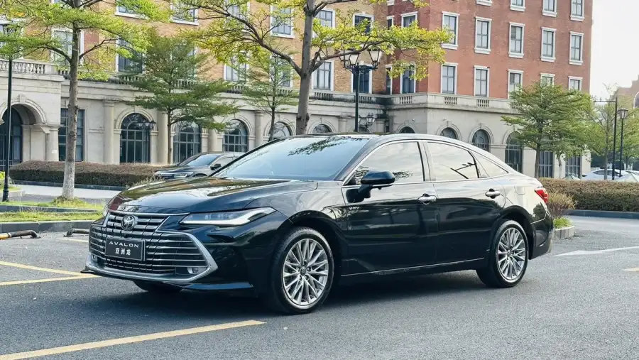 Toyota Avalon 2.0L E-CVT Luxury