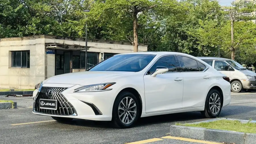 Lexus ES 200