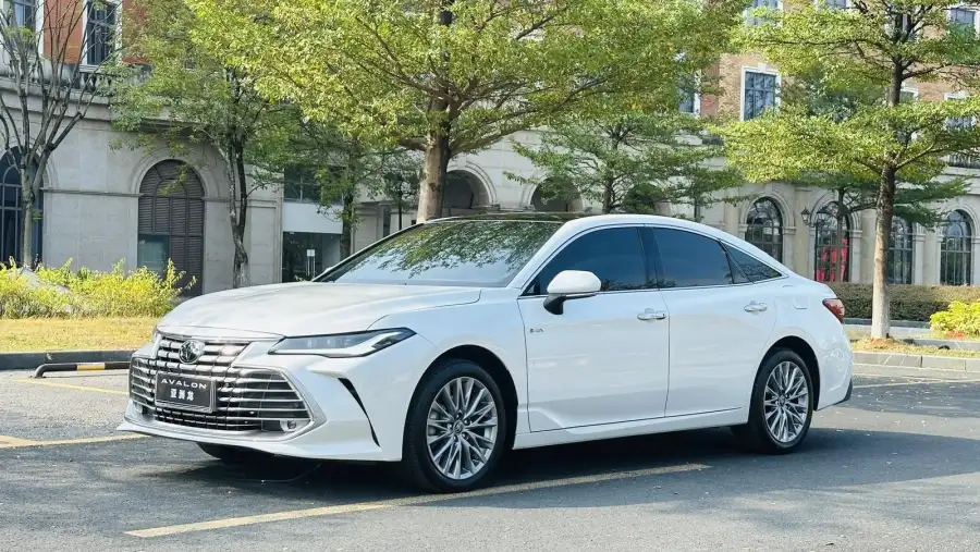 Toyota Avalon 2.0L E-CVT Luxury