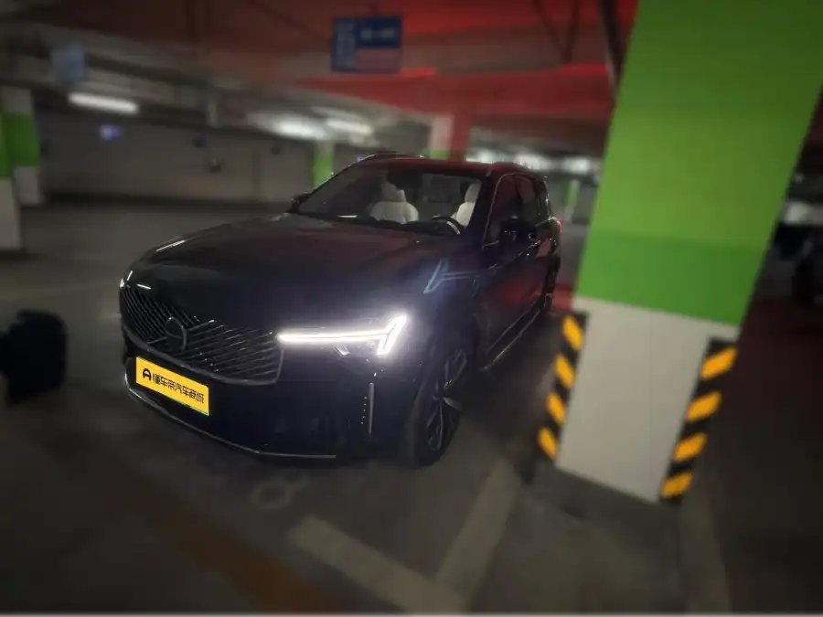Volvo XC90 PHEV E T8 Long Range Luxury 7 мест