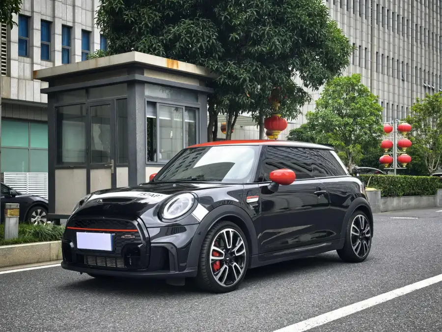 Mini JCW 2.0T JOHN COOPER WORKS Pat Moss