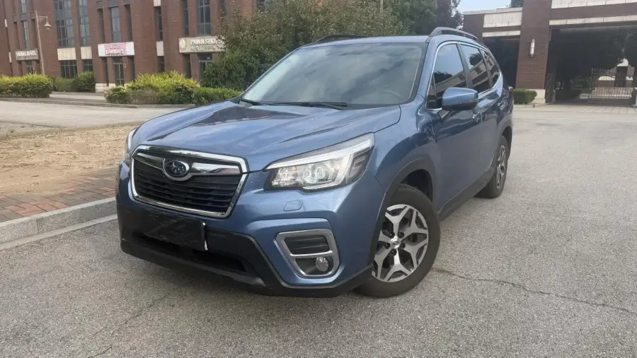 Subaru FORESTER 2.0i Luxury