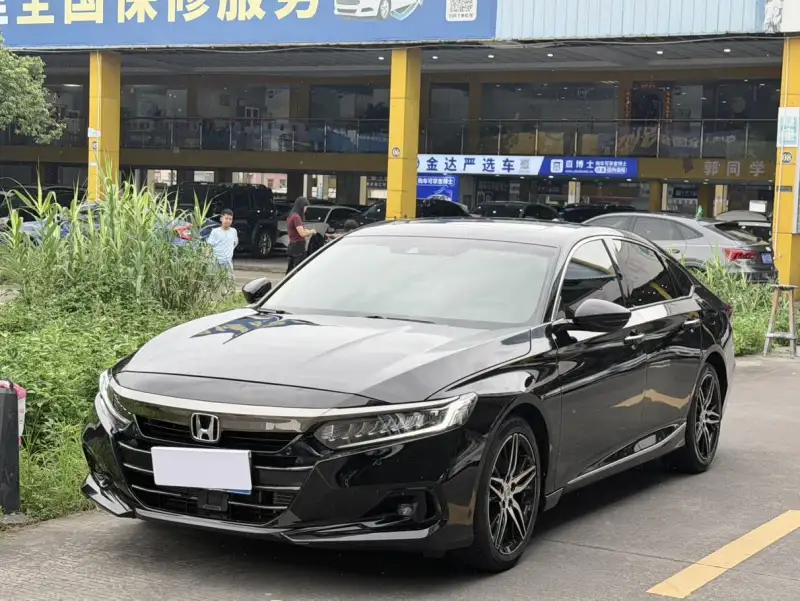 Honda Accord · 2.0L ·