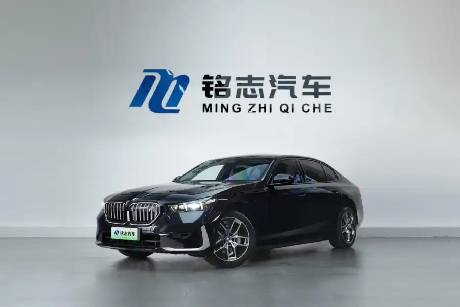 BMW i5 eDrive35L