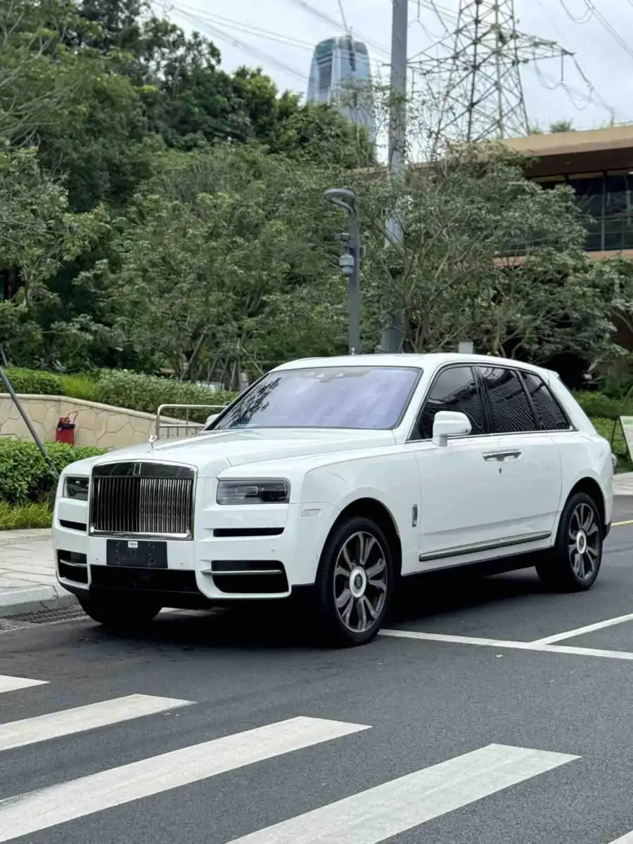 Rolls-Royce Cullinan 4 места