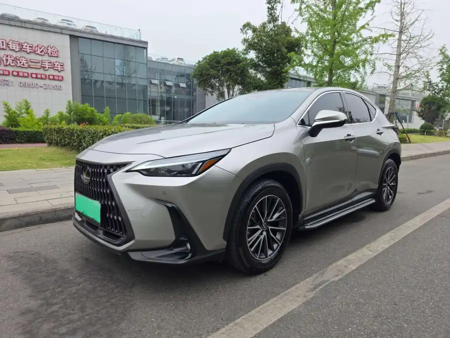 Lexus NX PHEV 400h+