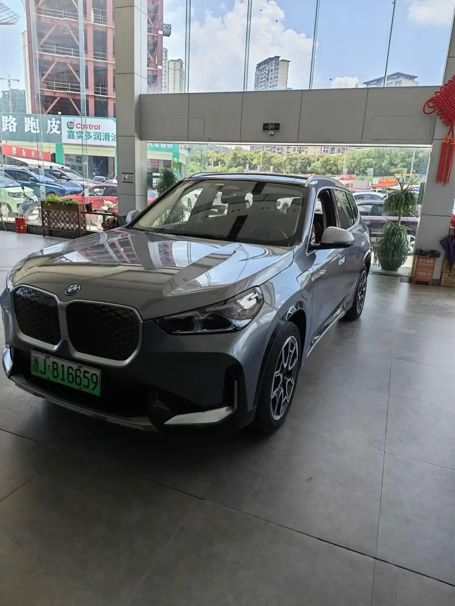 BMW iX1 xDrive30L