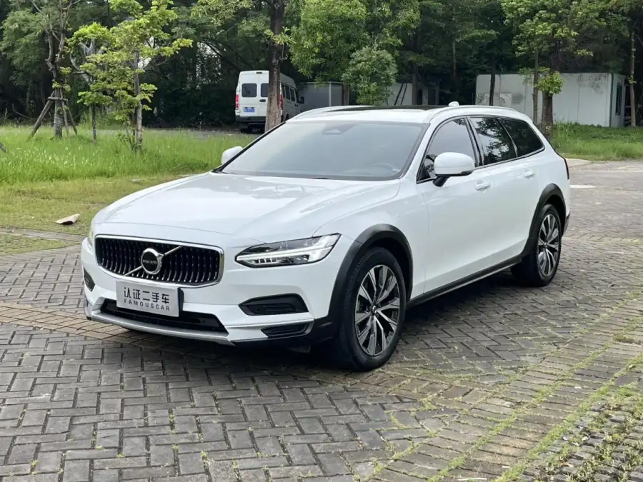 Volvo V90 Cross Country B5 AWD
