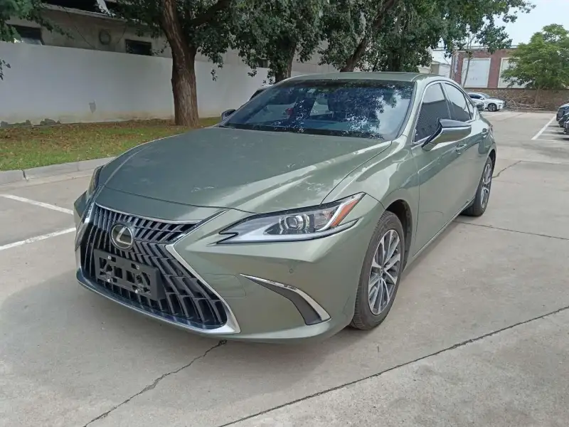 Lexus ES 200