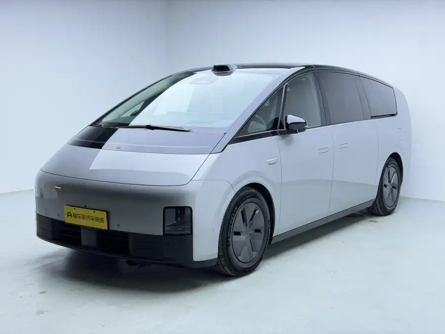 Li Auto MEGA Ultra