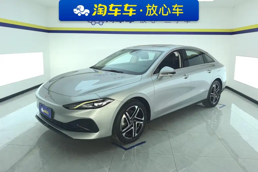Roewe D7 DMH 125 Flagship
