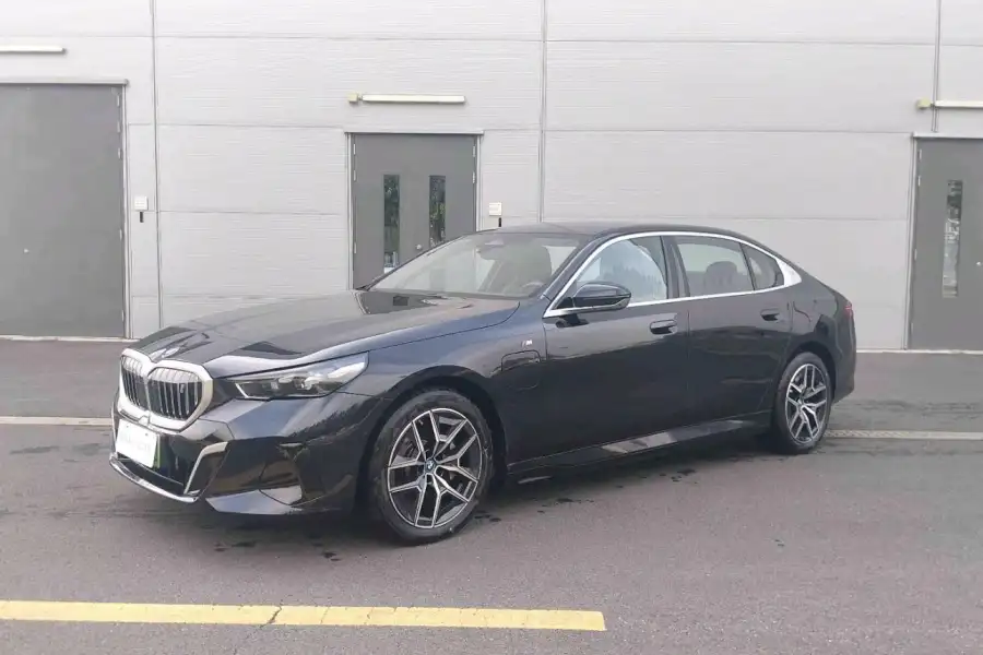 BMW i5 eDrive35L M