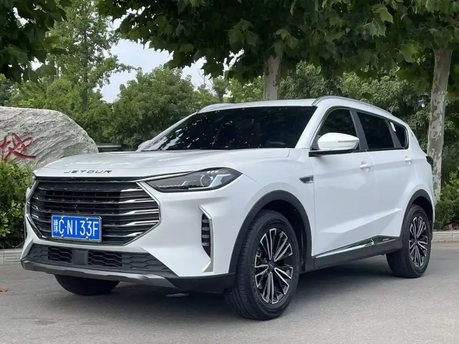 Jetour X70 Plus 1.5T DCT Pro 5 мест