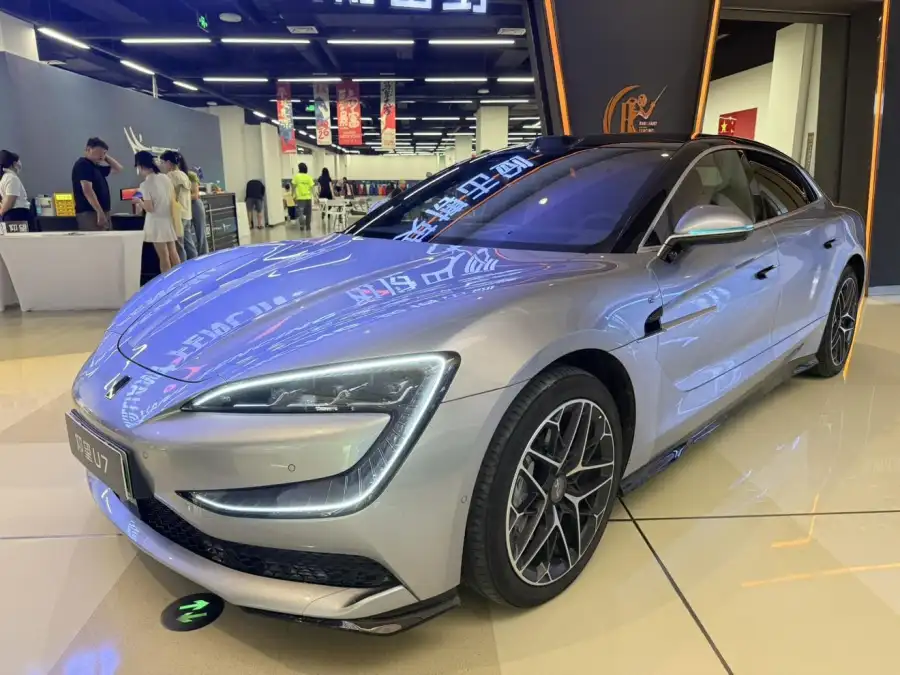 Yangwang U7 EV 5 мест Luxury