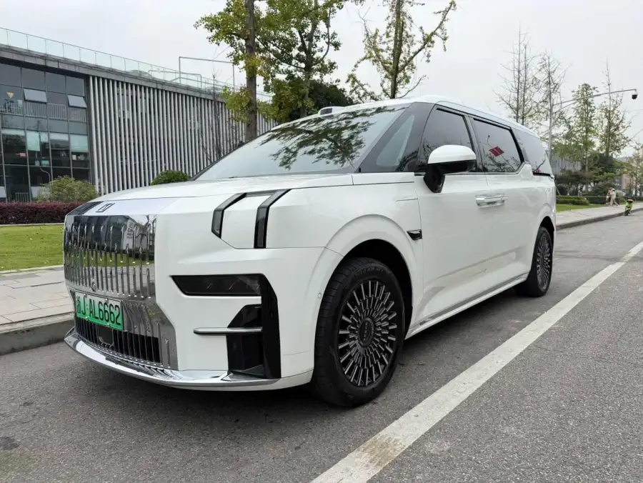 Zeekr 009 6 мест 4WD 108kWh