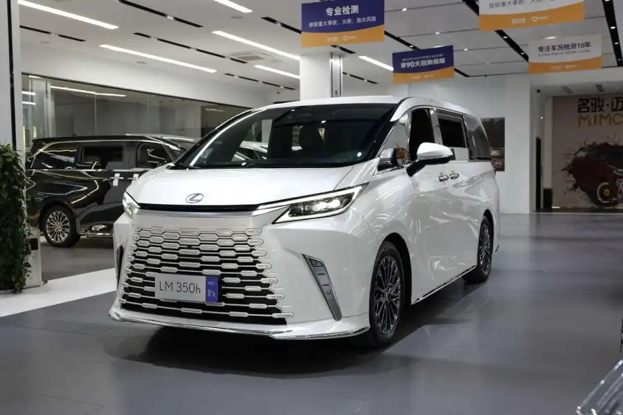 Lexus LM 350h E-Four 7 мест