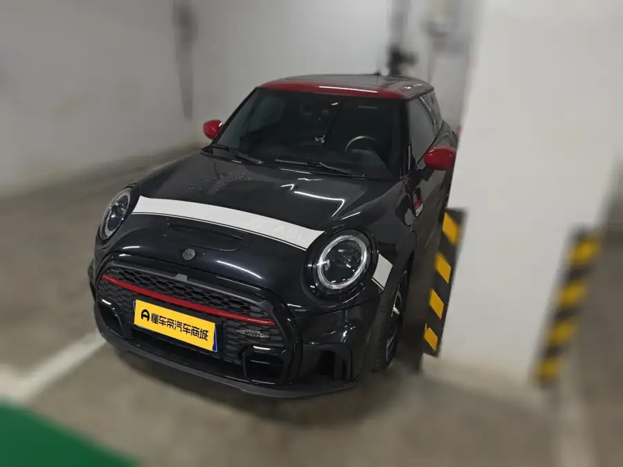 Mini JCW 2.0T JOHN COOPER WORKS Pat Moss