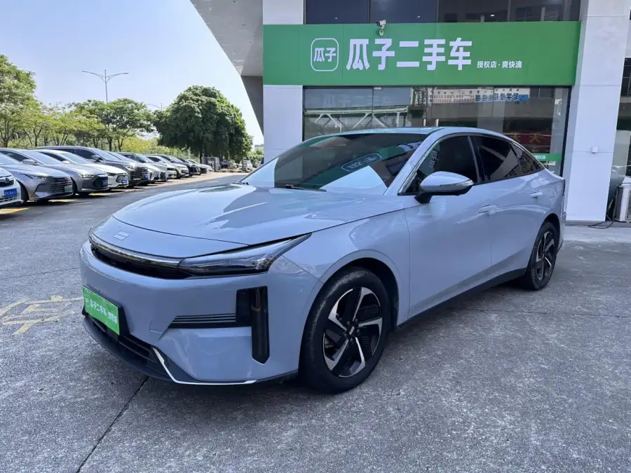 Geely Galaxy L6 1.5T DHT 125km PLUS