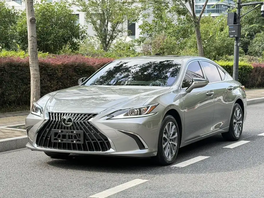 Lexus ES 200