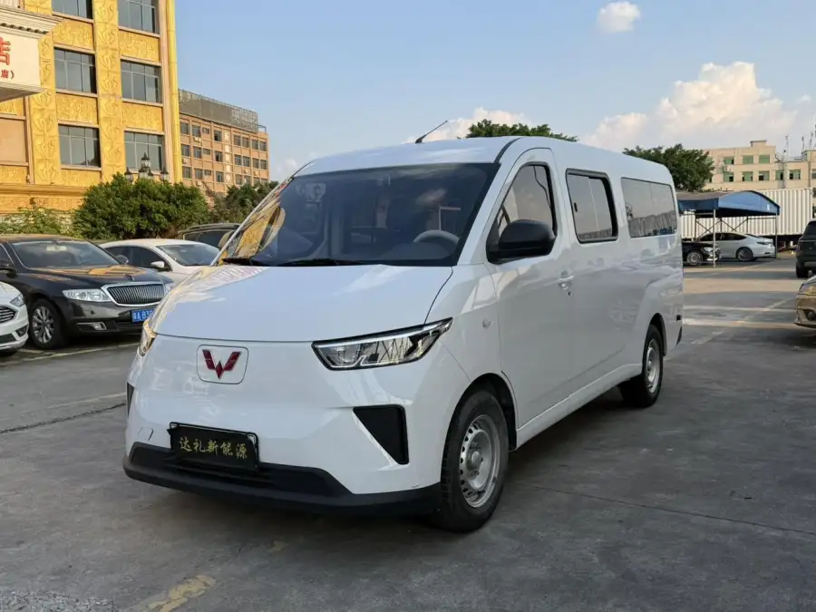 Wuling Yangguang 400km Comfort 6 мест
