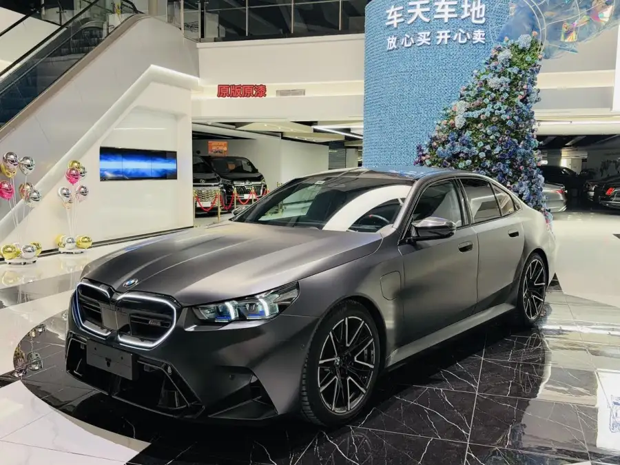 BMW M5 PHEV M5