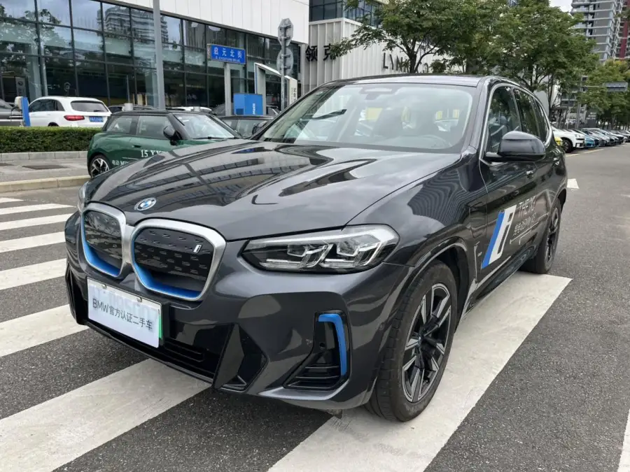 BMW iX3 Lead