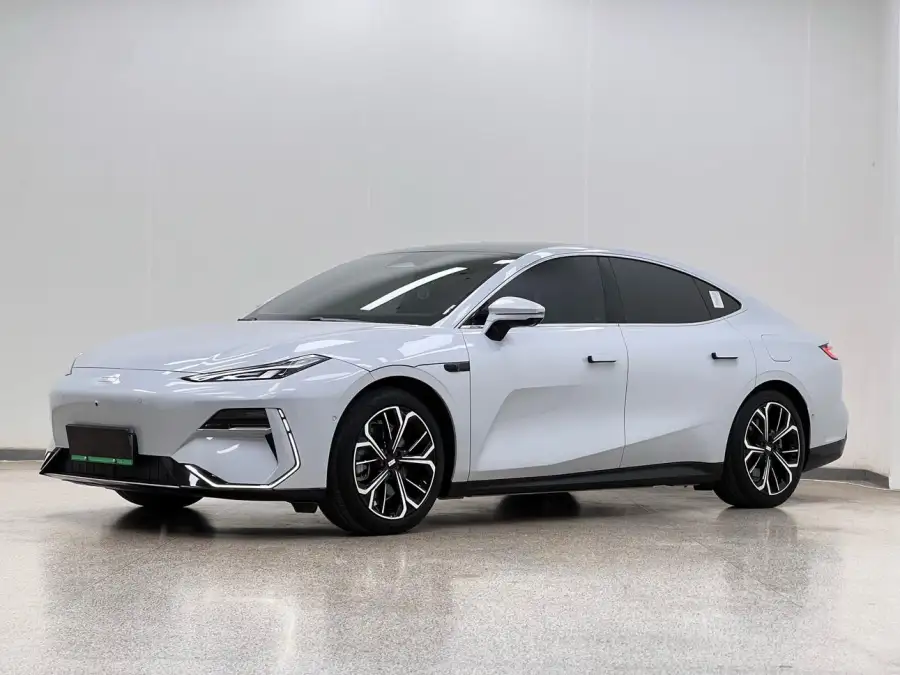Geely Galaxy E8 700km