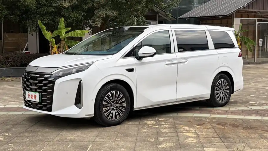 BYD Xia DM-i 218KM