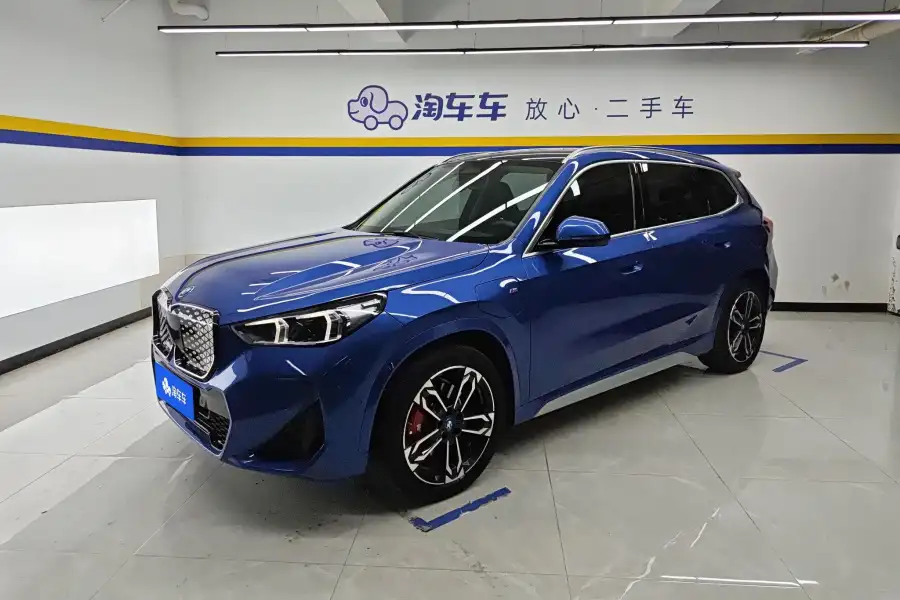 BMW iX1 xDrive30L M