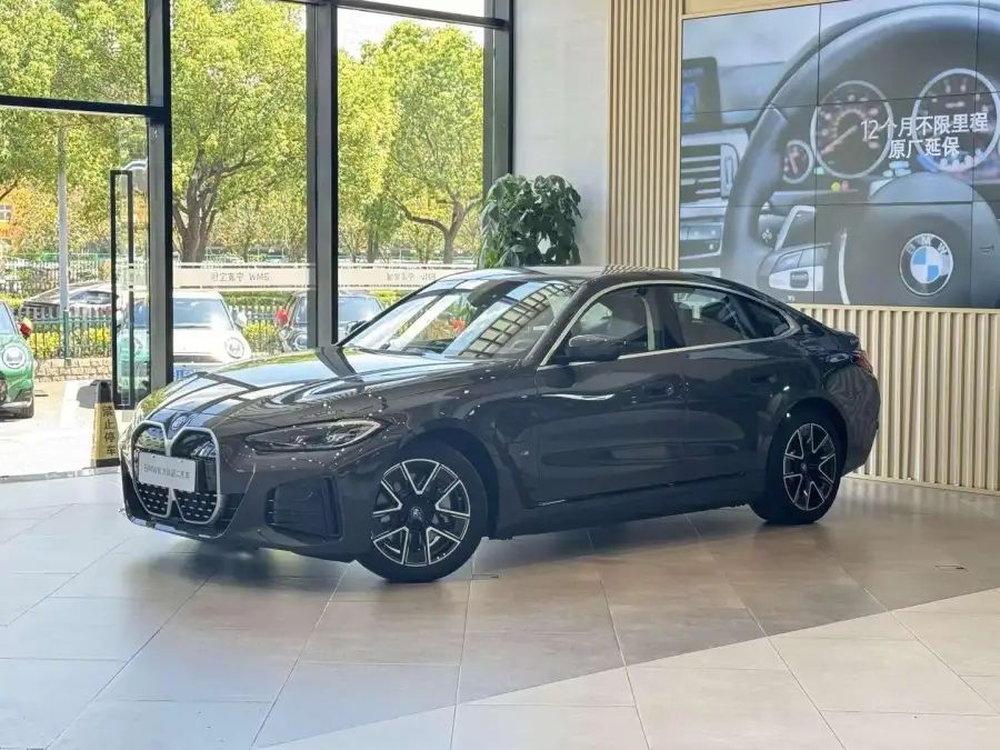 BMW i4 eDrive35