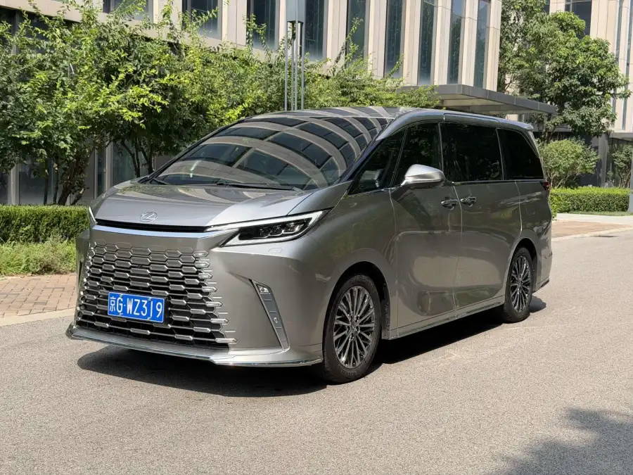 Lexus LM 350h E-Four 7 мест