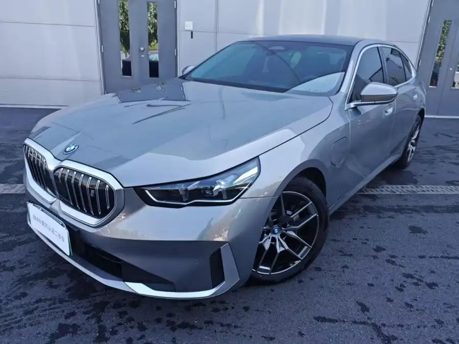 BMW i5 eDrive35L