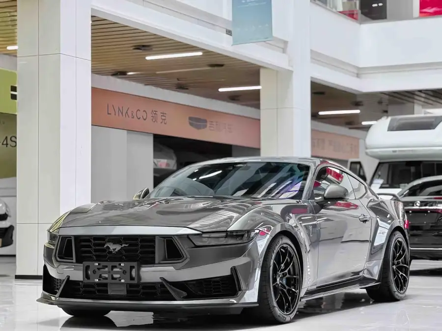 Ford Mustang 5.0L V8 Dark Horse