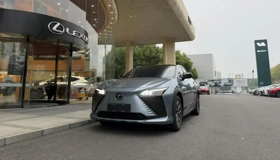 Lexus RZ 450e DIRECT4