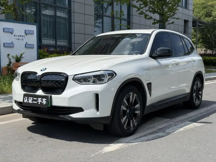BMW iX3 Lead